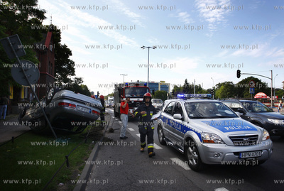 Gdansk. Wypadek Hondy Accord i Citroena Ax na skrzyzowaniu...