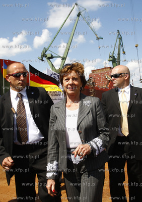 Stocznia Gdansk. Wizyta komisarz UE Neelie Kroes ds....