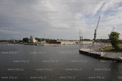 Gdansk. Wejscie do portu gdanskiego.
25.06.2010
fot....