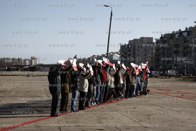 Gdansk Zaspa. 41 osob o godz. 8.41  na pasie startowym...