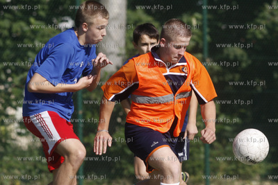 Gdansk Zaspa. Pilkarski turniej dzikich druzyn Do przerwy...