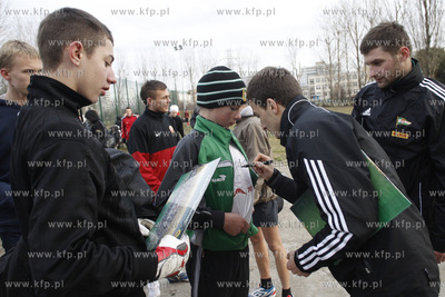 Gdansk Zaspa. Pilkarski turniej dzikich druzyn Do przerwy...