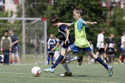 Gdansk Zaspa. Pilkarski turniej dzikich druzyn Do przerwy...