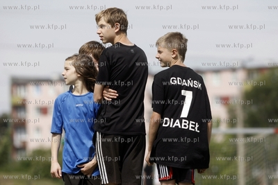 Gdansk Zaspa. Pilkarski turniej dzikich druzyn Do przerwy...