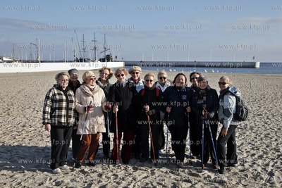 Zajecia z nordic walking grupy gdynskiego Centrum Aktywnosci...