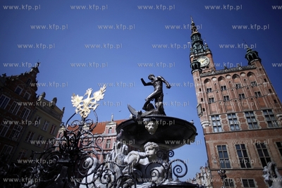 Fontanna Neptuna na Dlugim Targu w Gdansku. Neptun...