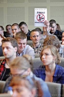 Uniwersytet Gdanski. Debata o zwiazkach partnerskich....