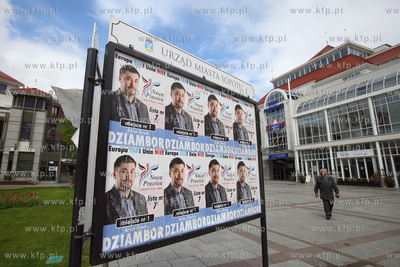 Plakaty wyborcze Adama Erwina Dziambora z Nowej Prawicy...