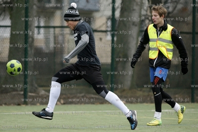 Gdansk Zaspa. Pilkarski turniej dzikich druzyn Do przerwy...