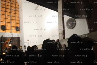 Gdańsk. Misterium Nocne. Nz. uczesticy misterium w...