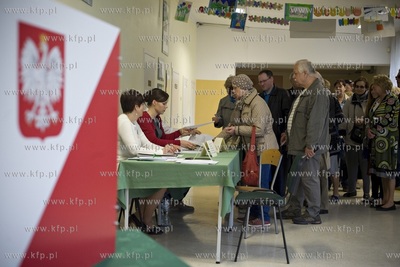 Wybory prezydenckie 2015.   Obwodowa Komisja Wyborcza...