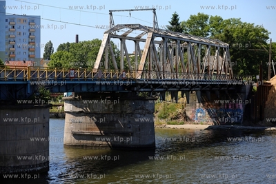 Gdańsk. Budowa mostu kolejowego na Martwej Wiśle.
03.07.2015
fot....