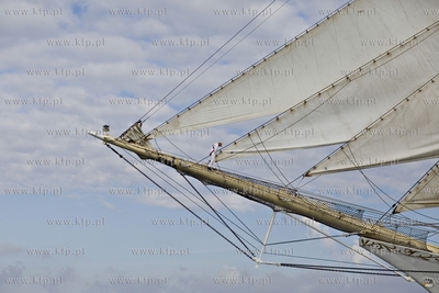 Powrót żaglowca Dar Młodzieży z
ostatniej, tegorocznej,...