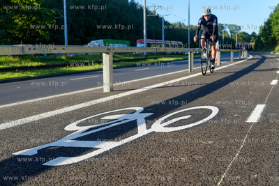 Ekostrada - nowa droga rowerowa w al. Armii Krajowej...