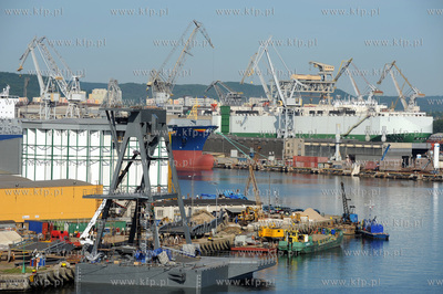 Port w Gdyni. Widok z promu Stena Baltica. n/z 196-metrowy...