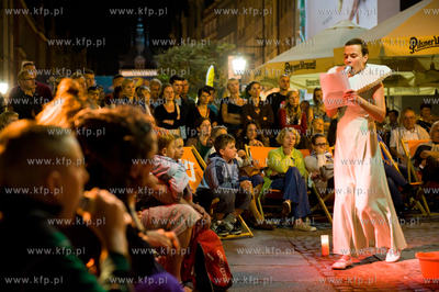Gdansk. Ul Dluga. Teatr w Oknie. Festiwal Szekspirowski....