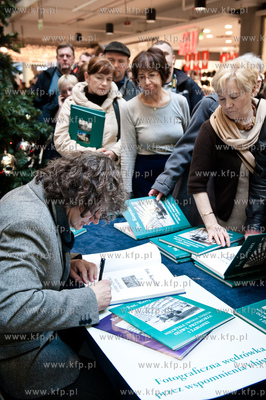 Gdansk. Centrum Handlowe Manhattan. Premiera i promocja...