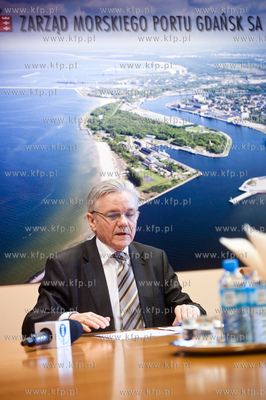 Gdansk. Protest pracownikow Portowej Strazy Pozarnej...
