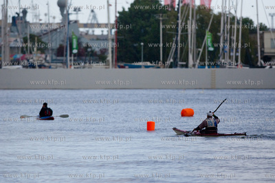 Gdynia. Meta Morskiego Maratonu Kajakowego 3 Mola....