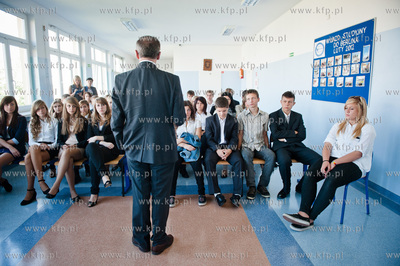 Gdansk. Inauguracja roku szkolnego w VII Liceum Ogolnoksztalcacym...