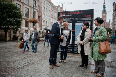 Gdansk. Dlugi Targ. Otwarcie wystawy pt REACT FOR WORLD...