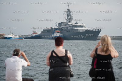 Gdynia. Nabrzeze Pomorskie. Uroczyste powitanie japonskiego...
