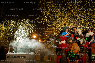Gdansk. Zieleniec przy pomniku Jana Heweliusza. Widowisko...