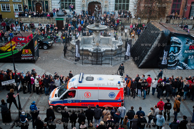 Gdansk. Skoki na quadzie i skutrze snieznym nad fontanna...