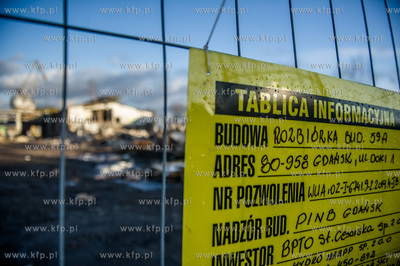 Gdansk. Tereny bylej Stoczni Gdansk. Wyburzenie budynku...