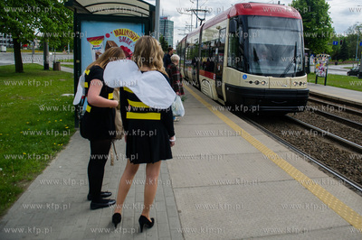 Gdansk. Muzyczny Flash Mob w tramwaju linii 6, zorganizowany...