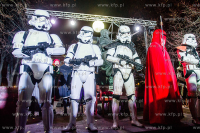 Gdansk. Zieleniec przy pomniku Jana Heweliusza. Widowisko...