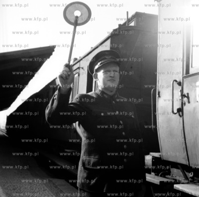 Zawiadowca na stacji kolejowej Wejherowo na Kaszubach.1965...