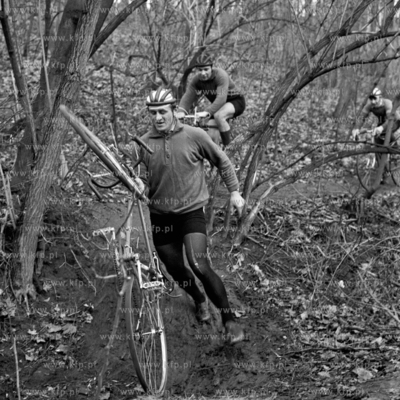 Zawody kolarskie w lasach w Gdąńsku Oliwie.
1974
0006916z_marzec_b
Fot....