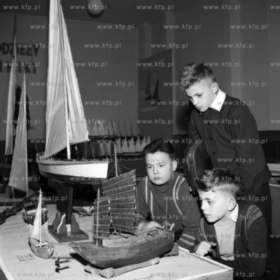 Wystawa modeli w pracowni modelarskiej. ( lata60 )
1961
0006173z_gdynia
Fot....