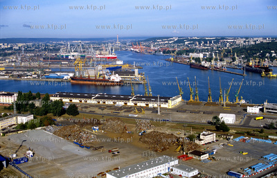 Port Gdynia z lotu ptaka. Widok ogolny na port wewnetrzny....