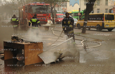 Elblag. Okolo godziny 10 w banku Millenium przy ul....