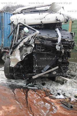 Gdynia. Z niewyjasnionych przyczyn samochod ciezarowy...