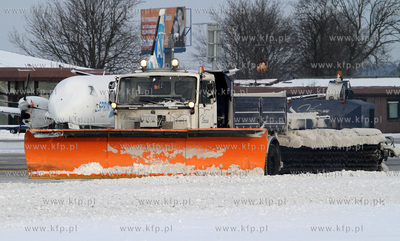 Zima na Rebiechowie. Nz. Sprzet zimowy.  04.01.2010...