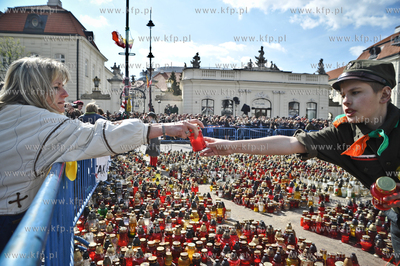 Pozegnanie pary Prezydenckiej na Krakowskim Przedmiesciu...
