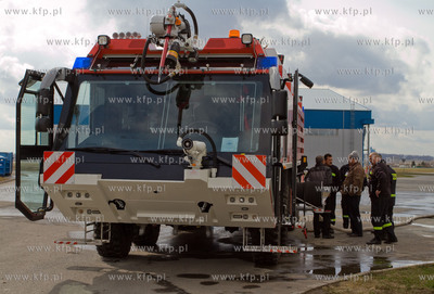 Gdansk, Rebiechowo. Nz. Szkolenie sie Lotniskowej Strazy...