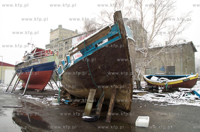 Port morski w Ustce pokryty pierwszym sniegiem.27.11.2010Fot....