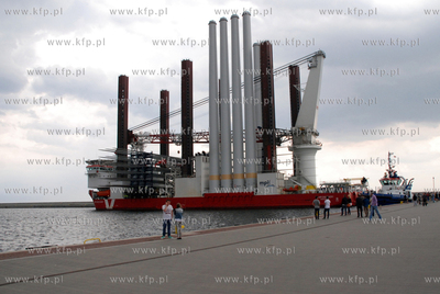 Do gdynskiego portu przyplynal widowiskowy statek -...