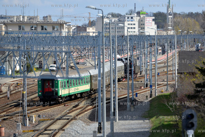 Przejazd pociagiem specjalnym, ciagnietym przez parowoz...