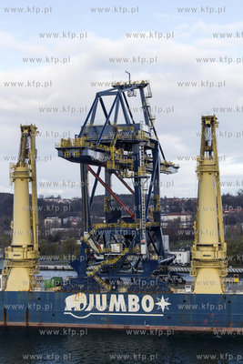 Suwnica nabrzeżowa do rozładunku ładunków masowych...