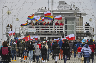 Sopot. Molo. Protest Kobiet po wydanym orzeczeniu Trybunalu...