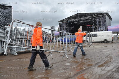 Przygotowanie do koncertu bedacego czescia uroczystosci...