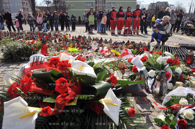 Transmisja uroczystosci pogrzebowych ofiar katastrofy...