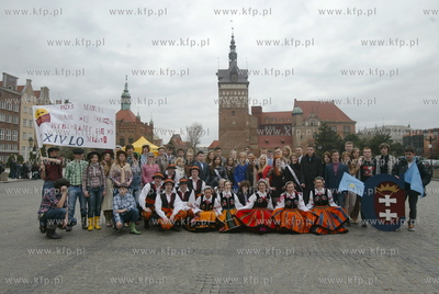 Gdansk. Targ weglowy. I Miejski Polonez Maturzystow....