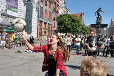 Ulice Dluga i Dlugi Targ w Gdansku dzien przed meczem...