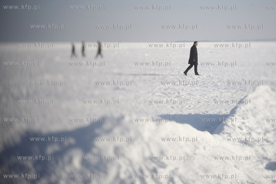 Sopot. Zamarznieta Zatoka Gdanska.
23.02.2011
fot....
